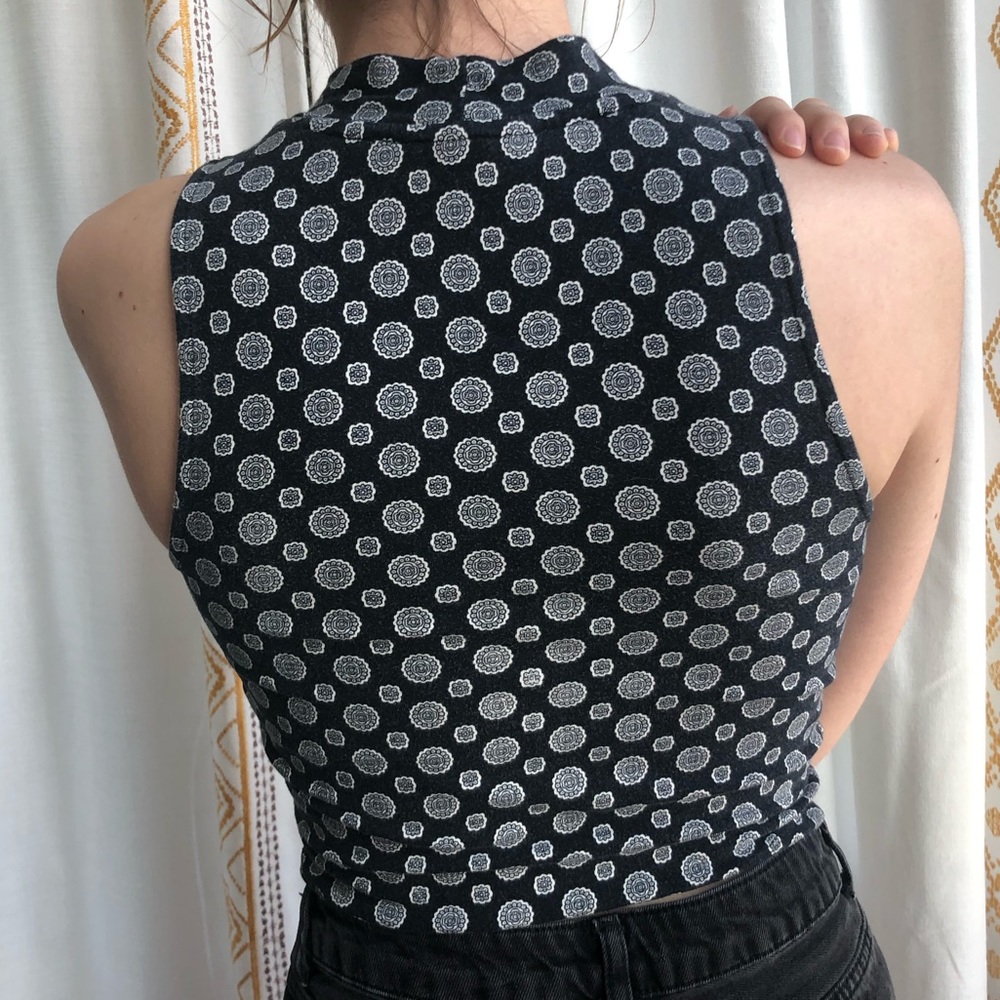 Patterned mock neck - Picture 2 of 3